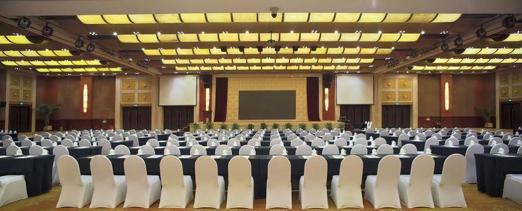 Empark Grand Hotel Tsjoengking Buitenkant foto